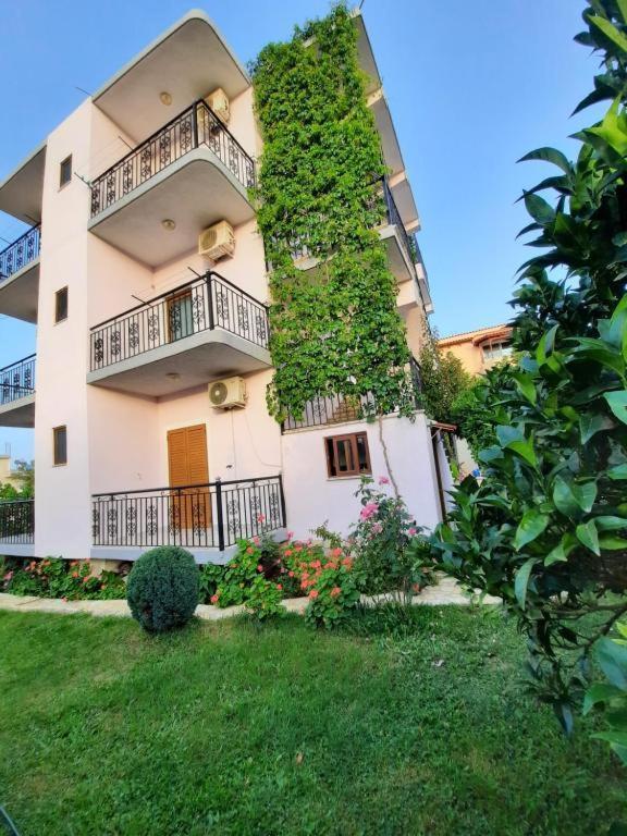 Villa Festim Ксамил Екстериор снимка